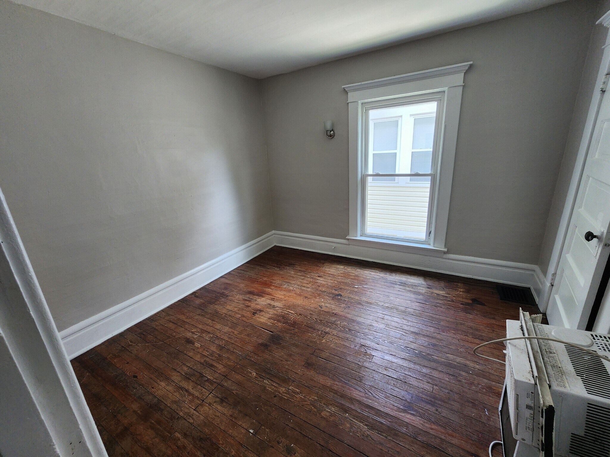 Building Photo - 477 Wyandotte Ave