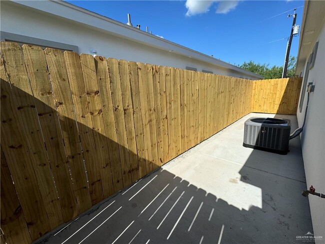 Building Photo - 17 N 58th St