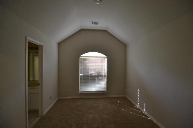 Building Photo - 3029 Golden Gate Dr