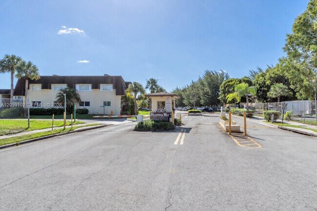 Building Photo - 13710 SW 90th Ave
