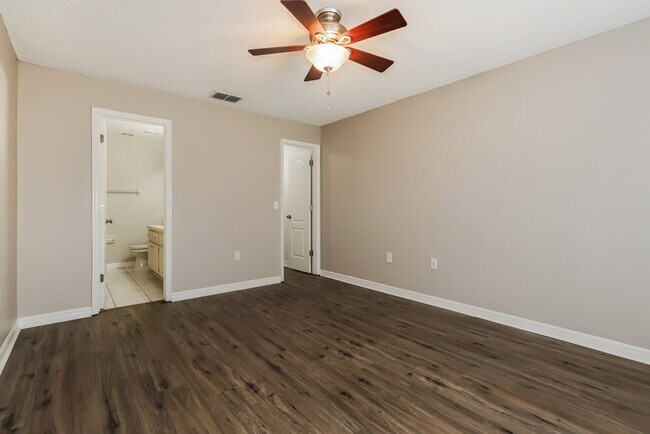 Building Photo - 839 Greenbelt Cir