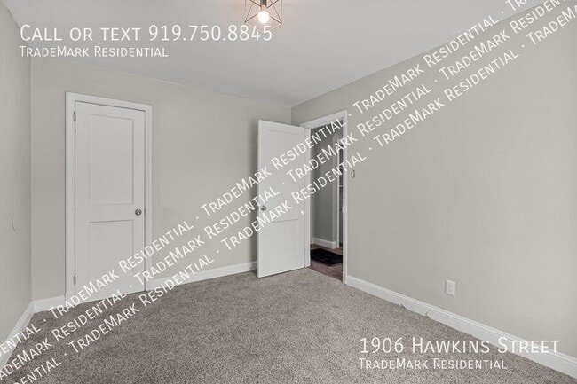 Building Photo - 1906 Hawkins St