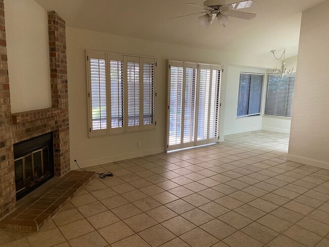 Building Photo - Willow Creek 3 Bdrm, 2 bath one story home
