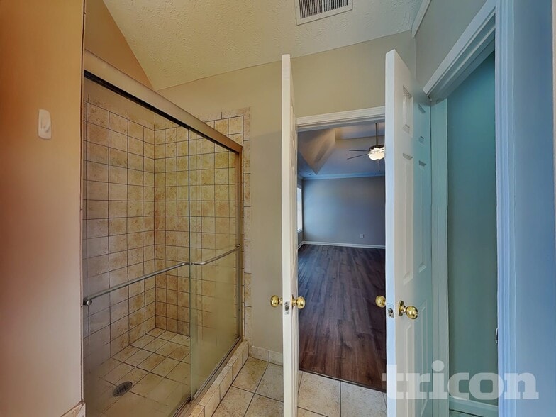 Building Photo - 407 Emerald Trce