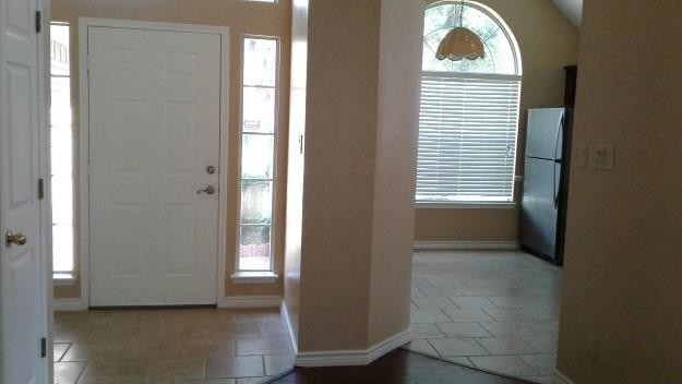 Building Photo - 4748 Bracken Dr