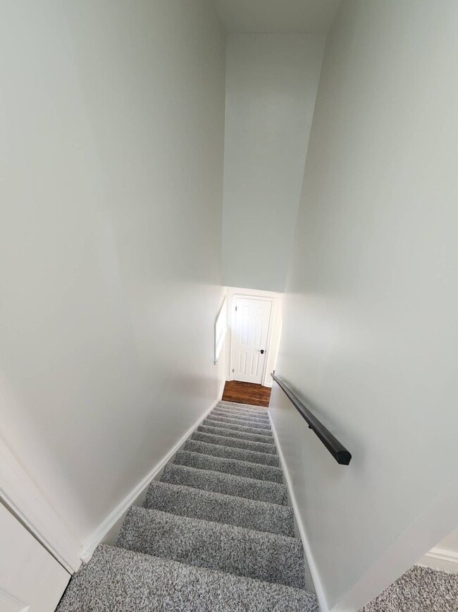 Building Photo - Charming 3-Bedroom Property in Prime Location