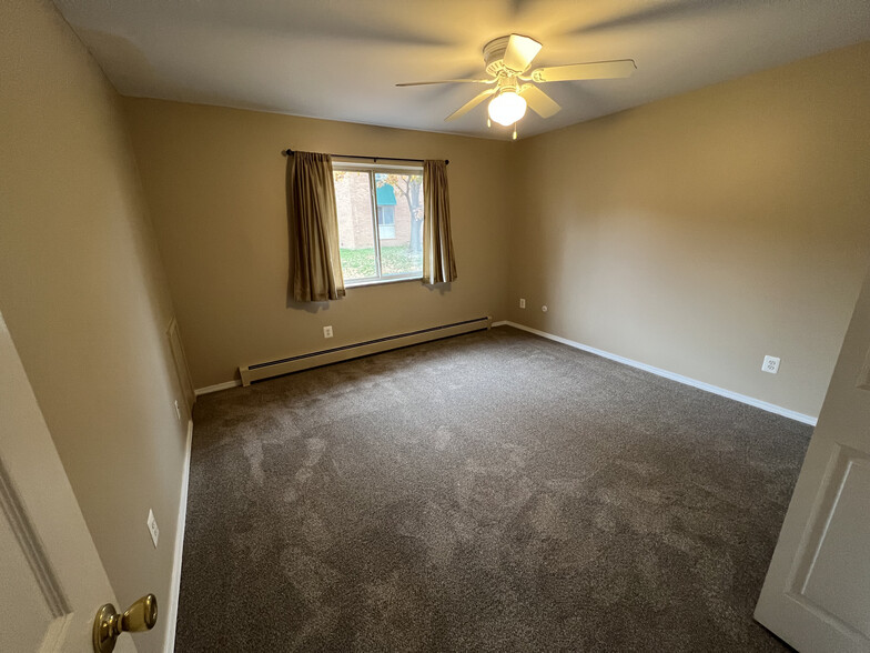 Master Bedroom - 1840 Axtell Dr