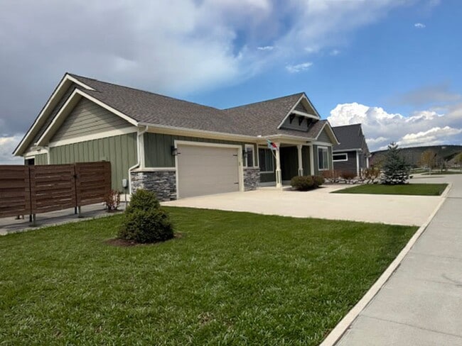 Building Photo - Gorgeous Silverbrook Home