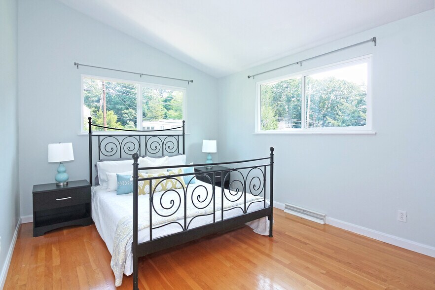 Master bed - 88 Saint Mary St