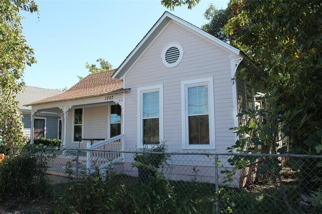Primary Photo - 1007 E 3rd St