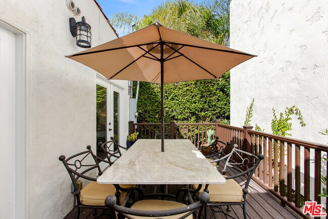 Building Photo - 460-460 N Alfred St