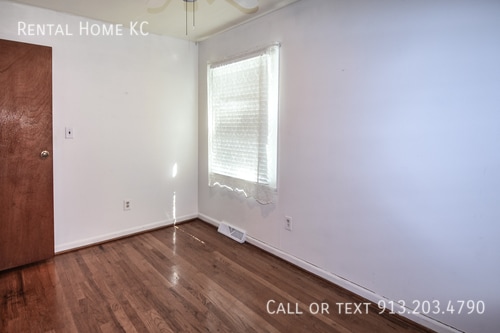 Building Photo - 9010 W 101st St