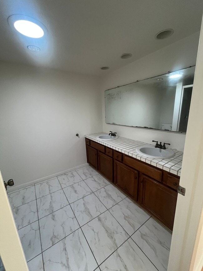 Building Photo - 3BD 3BA Townhouse in Rancho Bernardo - Pla...
