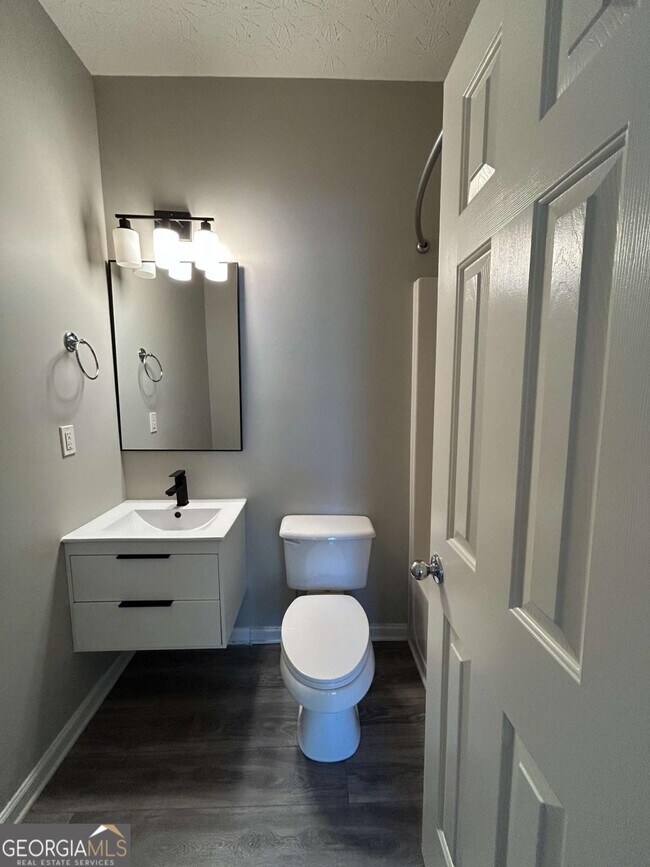 Building Photo - 607 Pecan Knoll Dr