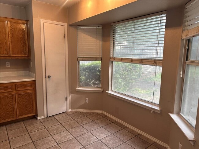 Building Photo - 1013 Great Britain Blvd