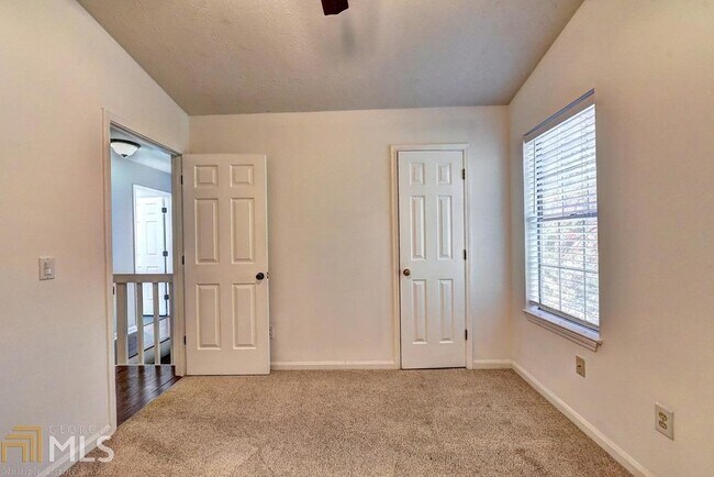 Building Photo - 1057 Mansfield Ct