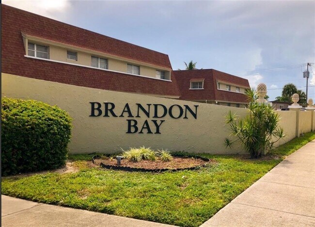 Building Photo - 965 Manor Dr