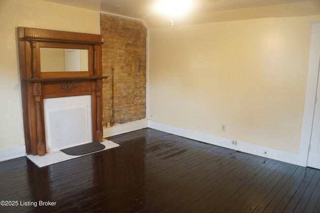 Building Photo - 226 W Burnett Ave