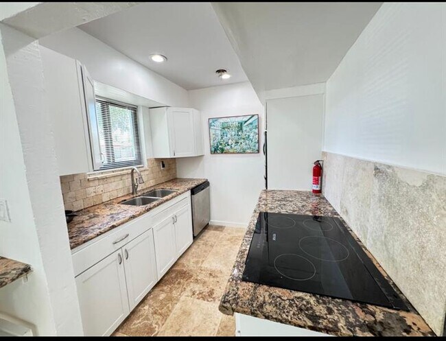 Building Photo - 101 SE 14th Pl