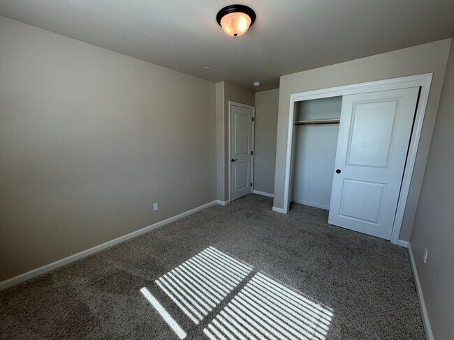 Building Photo - 1194 Velarde Cir