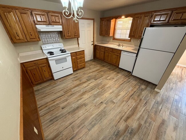 Building Photo - 732 Foster Ln