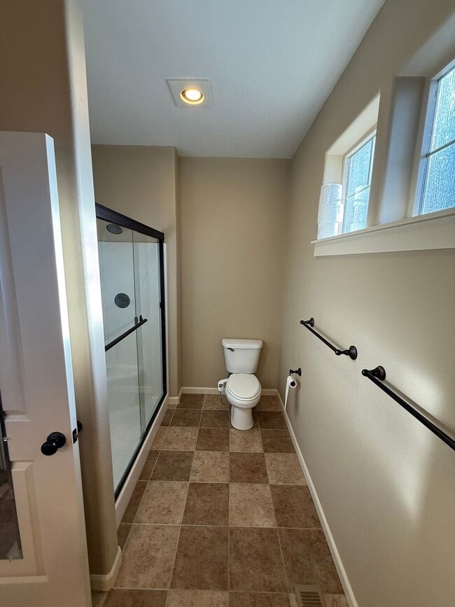 Building Photo - 3 Bedroom, 2 Bathroom Single-Level Duplex in The Stonegate Community