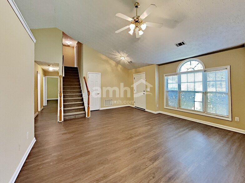 Building Photo - 1305 Carlysle Park Dr