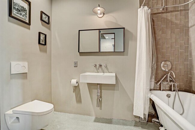 Building Photo - 808 Coronado St