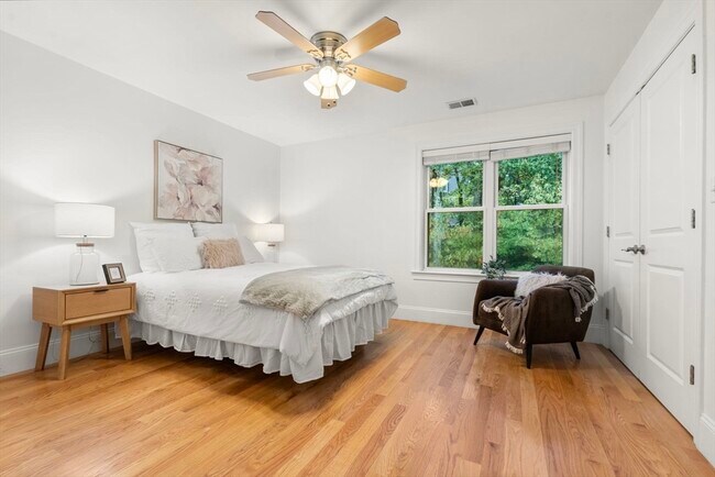 Building Photo - 865 Lagrange St