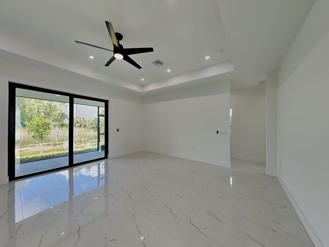 Building Photo - 4224 NE 22nd Pl