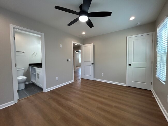 Building Photo - 1226 Beechview Dr SE