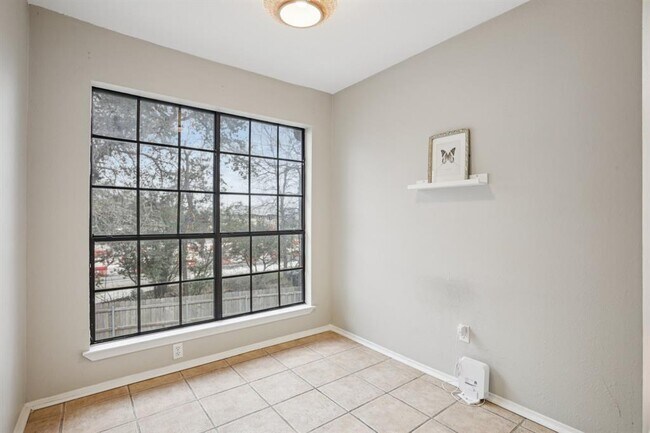 Building Photo - 4159 Steck Ave