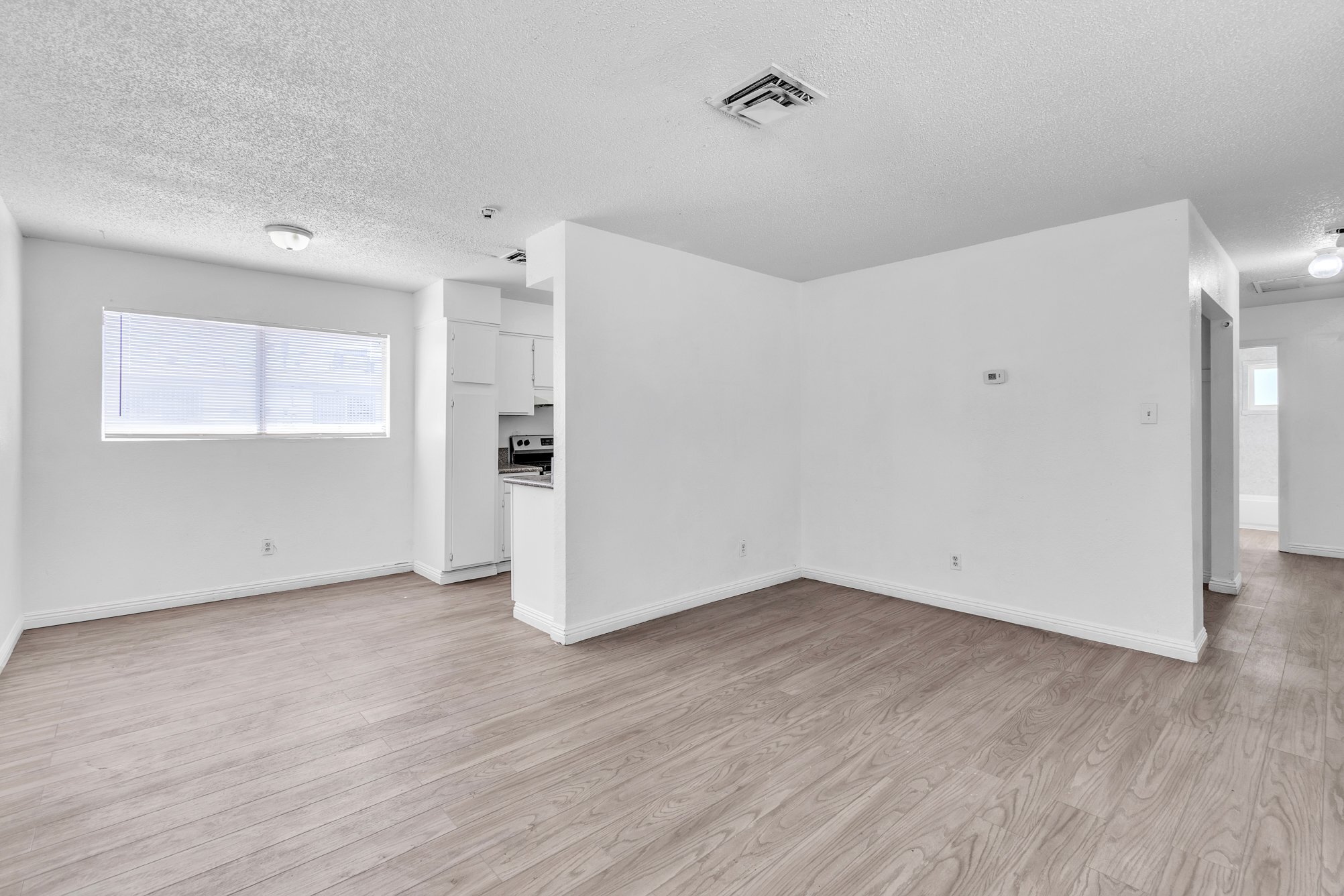 Building Photo - 2508 E Mesquite Ave