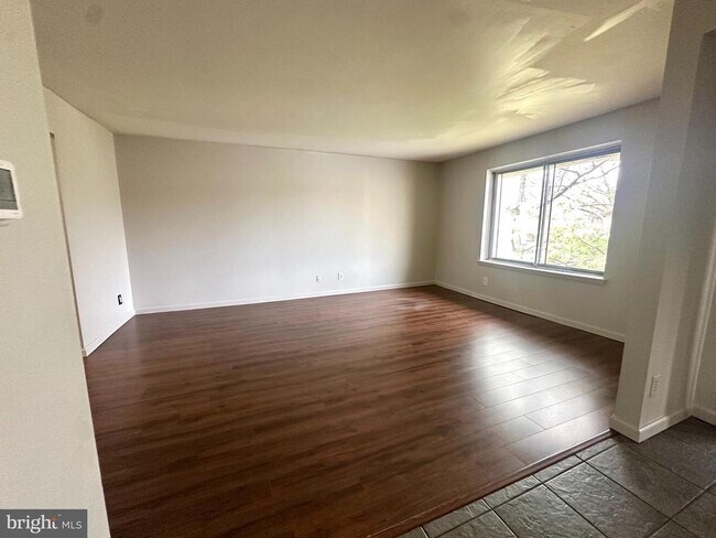 Building Photo - 128 Kirkbride Rd