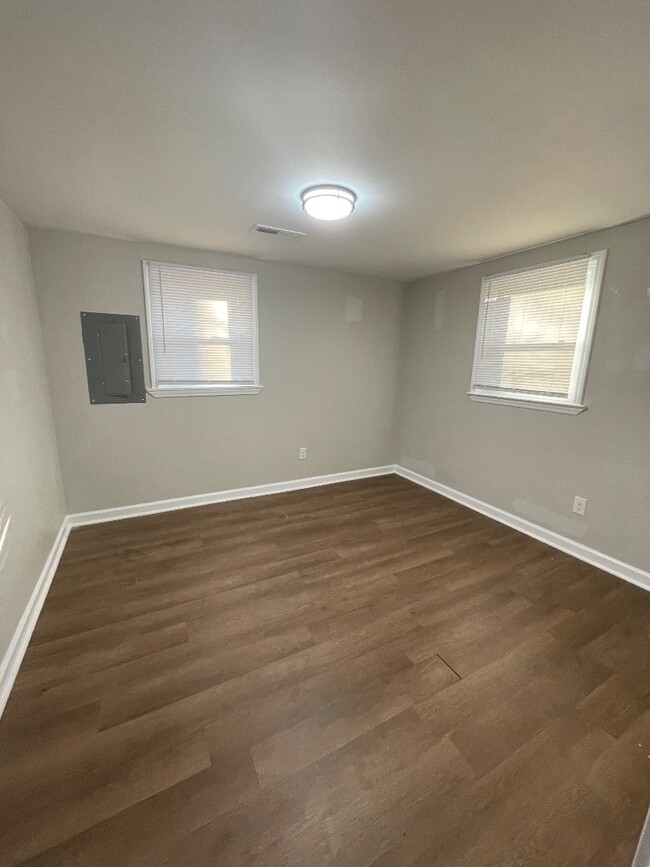 Building Photo - 2155 Goins Dr