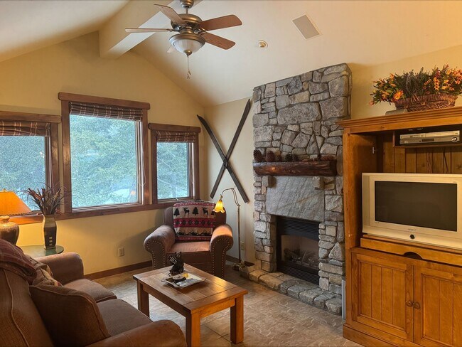 Building Photo - Private & Fully Furnished 1-Bedroom ADU wi...