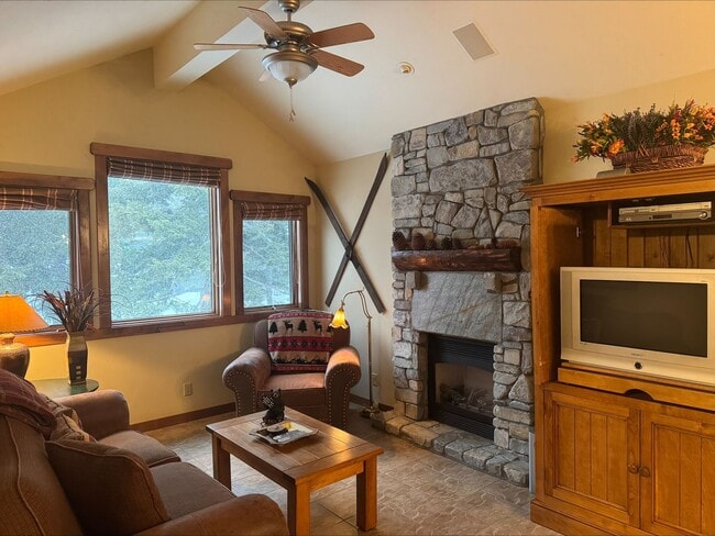 Building Photo - Private & Fully Furnished 1-Bedroom ADU with Garage Parking!