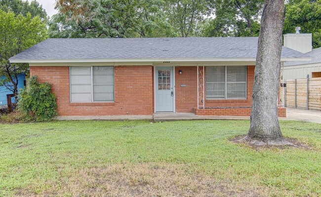 Building Photo - 1711 Brentwood St