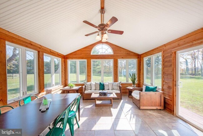 Building Photo - 105 King George Ct