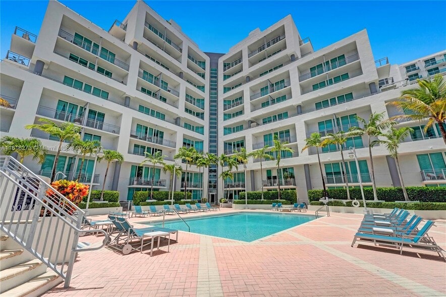 Building - 350 NE 24th St