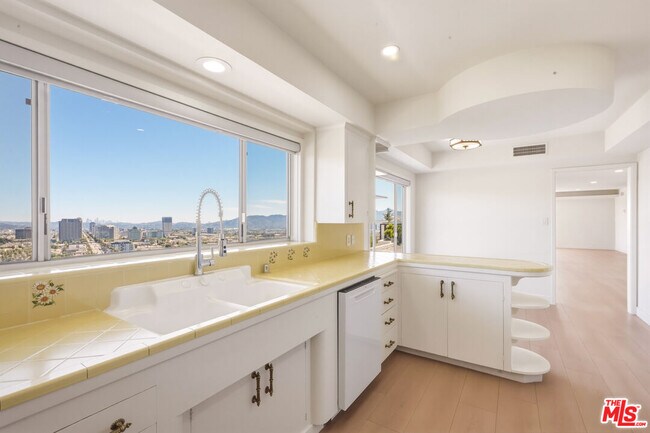 Building Photo - 1682 Larco Way