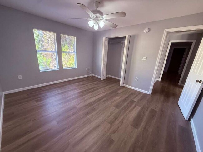 Building Photo - Beautiful Upgraded 3/2 Home in Jackson Heights!!