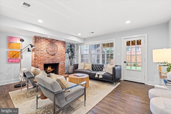 Building Photo - 222 Green St