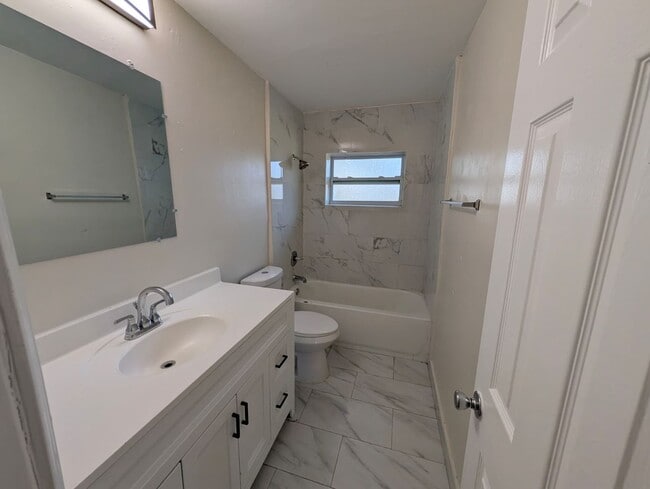 Building Photo - Spacious 3BR Rental with Outdoor Living Space