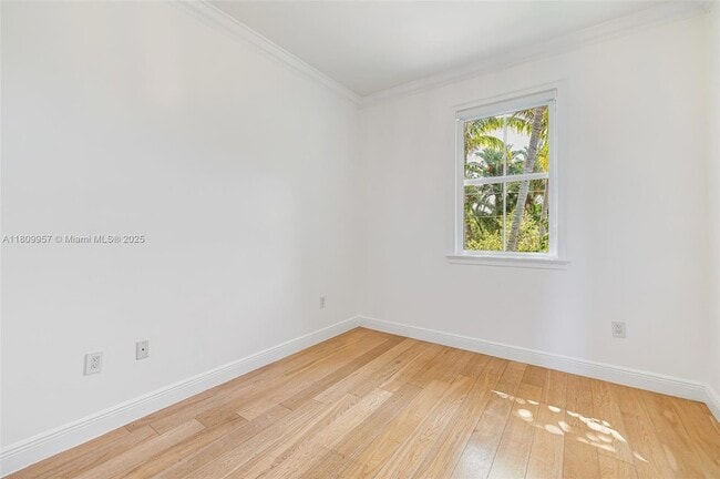 Building Photo - 464 Fernwood Rd