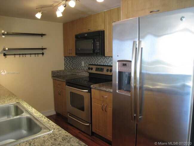 Building Photo - 1555 N Treasure Dr
