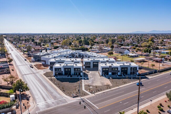 Building Photo - 432 S 32nd St