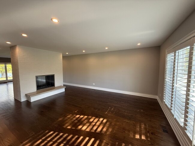 Building Photo - 551 83rd St