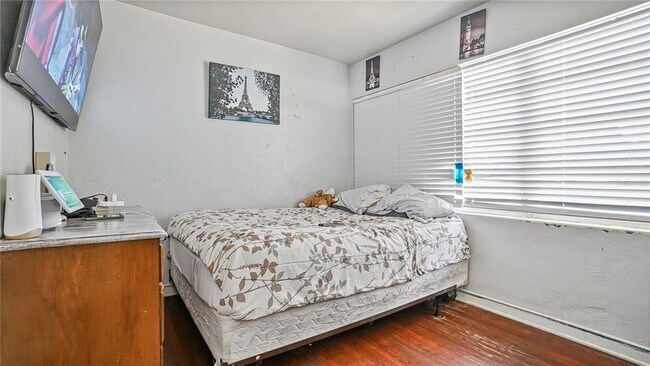Building Photo - 5518 Riviera Dr