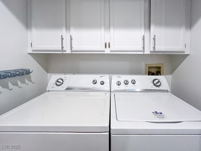 Building Photo - 5532 Great Divide St